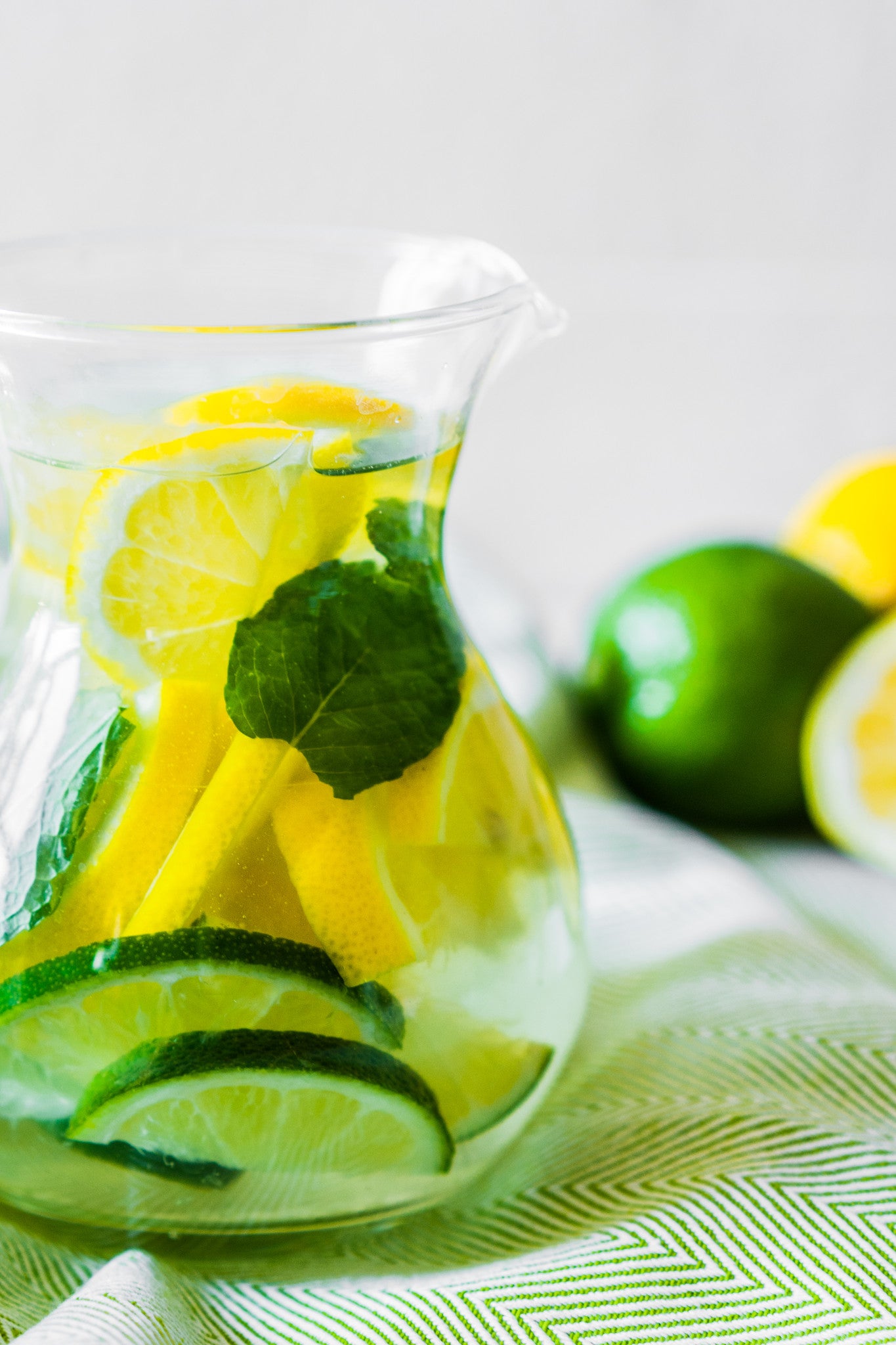 Slim down and detox today! Delicious Citrus- Mint Detox Water Recipe!