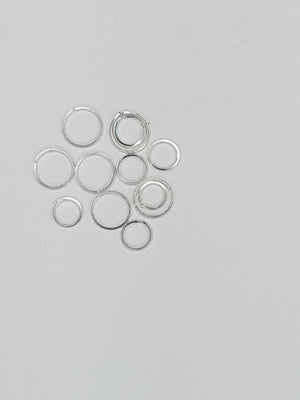 Round cartilage piercing - Square wire mini hoop single earring