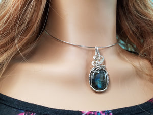 Oval Labradorite Pendant